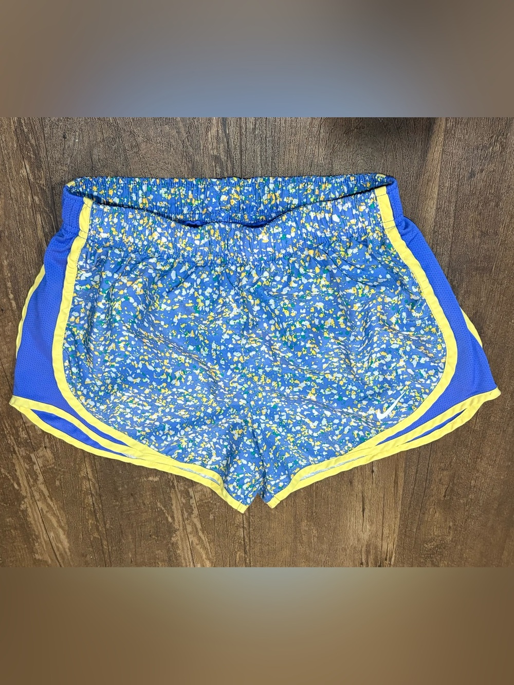 Nike Tempo Icon Clash Running Shorts with a Vibrant Speckled Splatter Pattern XS